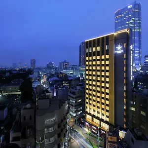 Candeo Roppongi Japan