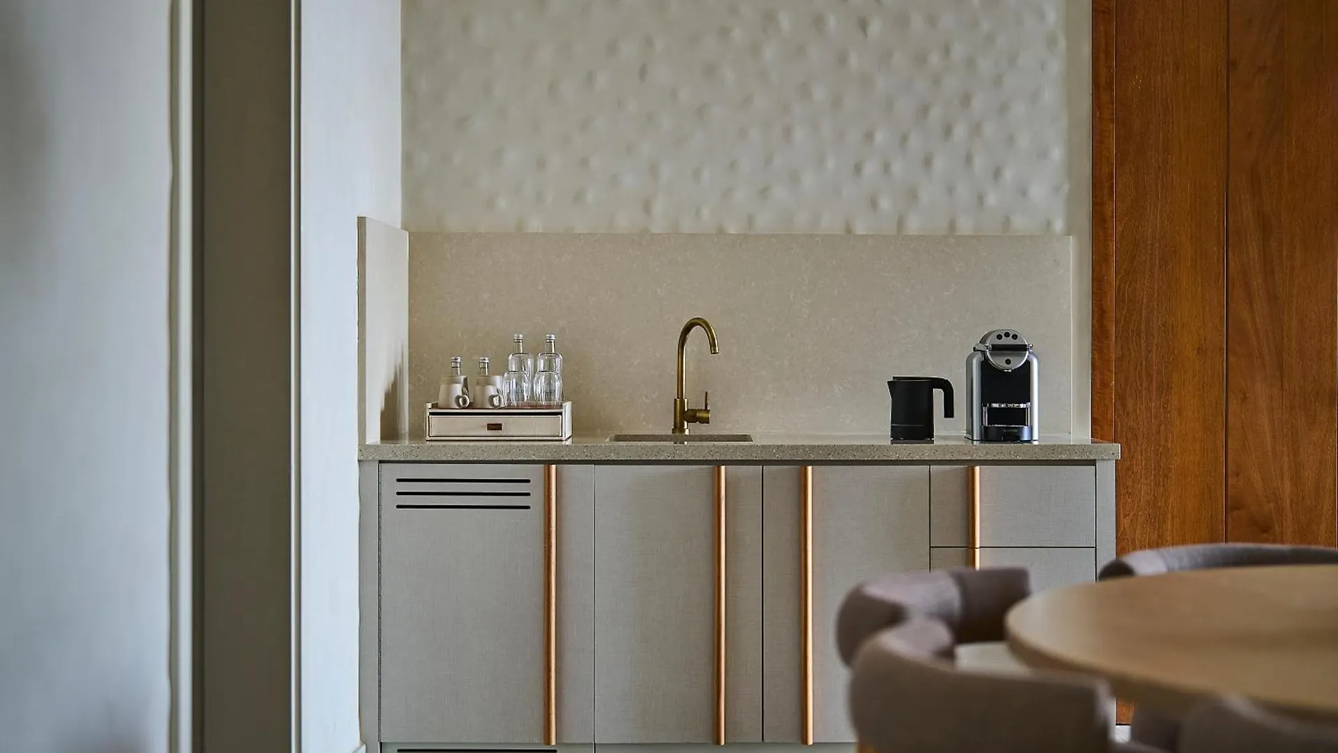 Erth Abu Dhabi Hotel